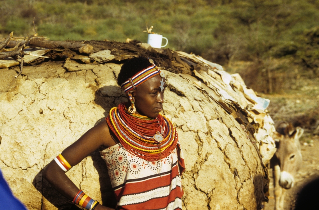 Kenyan woman wearing a traditional outfit as a sign for Diaspora heritage month